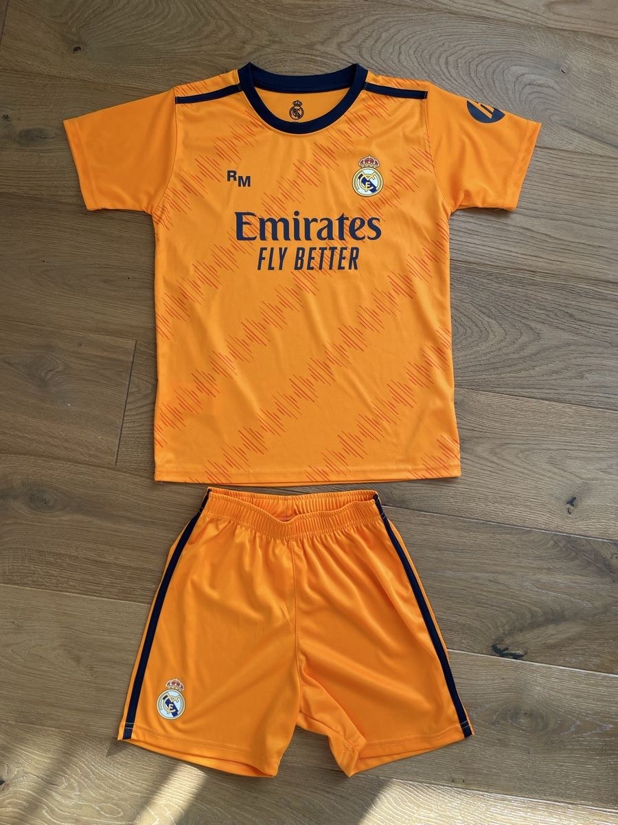 Trainer, Turnhosen & -trikots: Fussball Trikot – Gebraucht aus Bonstetten von Panda_79