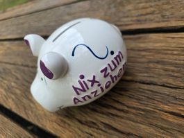 Sparschwein weiss mit Aufschrift Nix zum Anziehen