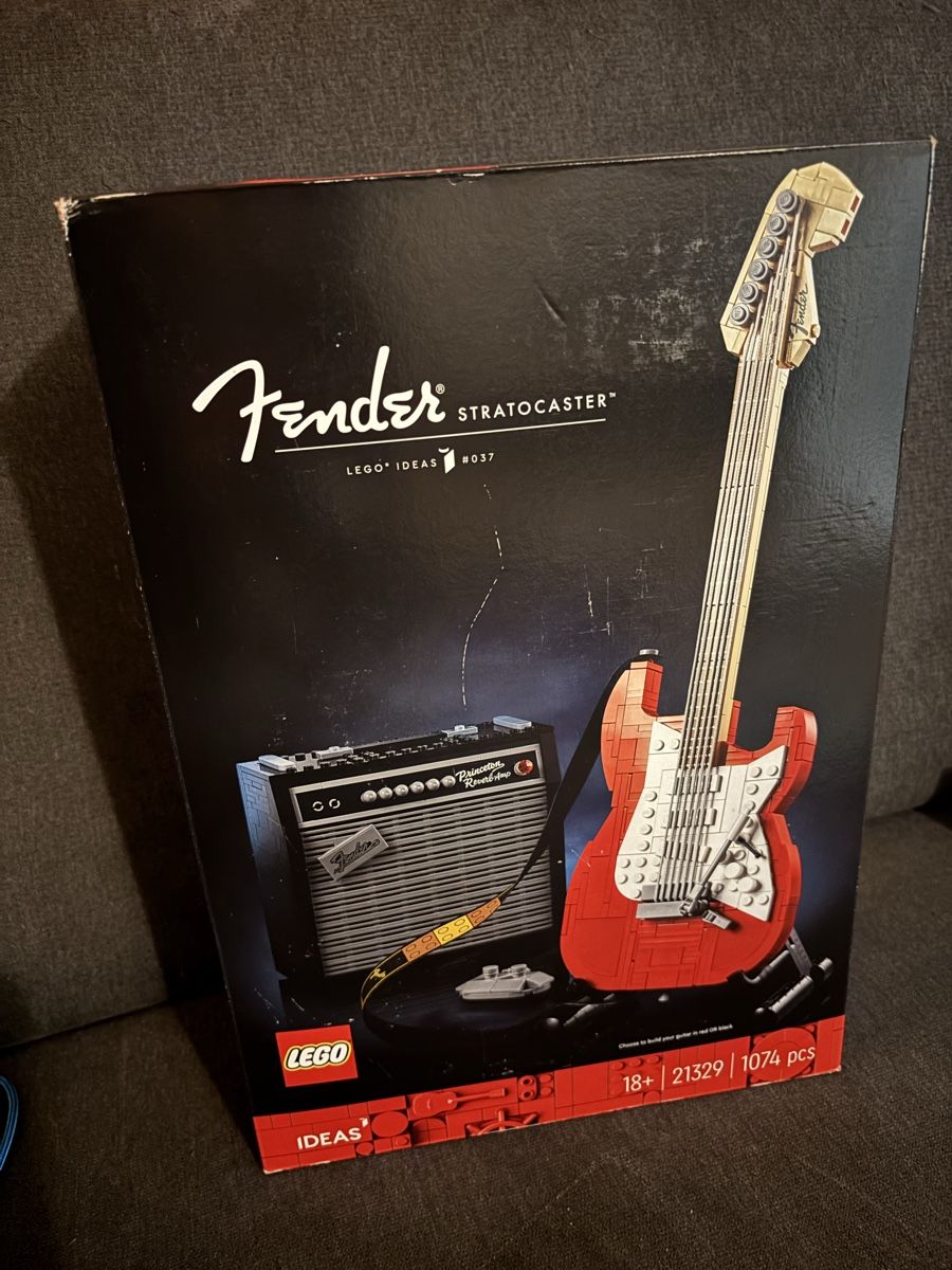 Lego Kit di costruzioni: Lego Ideas Fender Strat – Nuovo e nell'imballaggio originale da Schattdorf venduto da kobel666