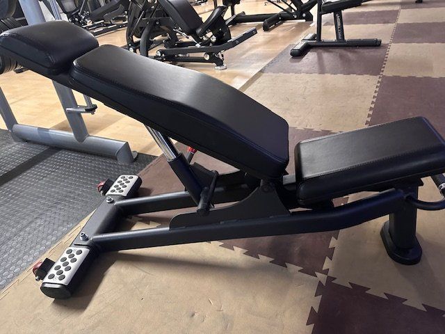 Hometrainer: Trainingsbank verstellbar – Nuovo e nell'imballaggio originale da Chur venduto da Mercli
