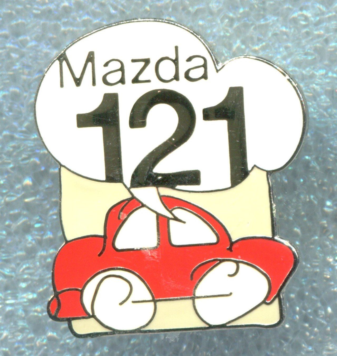 Plaketten & Abzeichen: Mazda  rot – Gebraucht aus Winterthur von Sammleroase