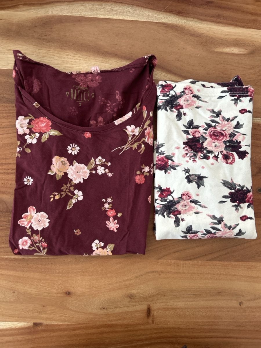 T-shirt: Damen Shirts 2er Set Blumenmuster – Usato da Jona venduto da gr_3nad
