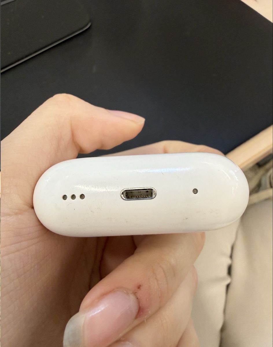 Apple Cuffie: Apple AirPods Pro 2. Generation Ladecase mit Ohrstöpsel – Usato da Hüttwilen venduto da sar_8gj7 4