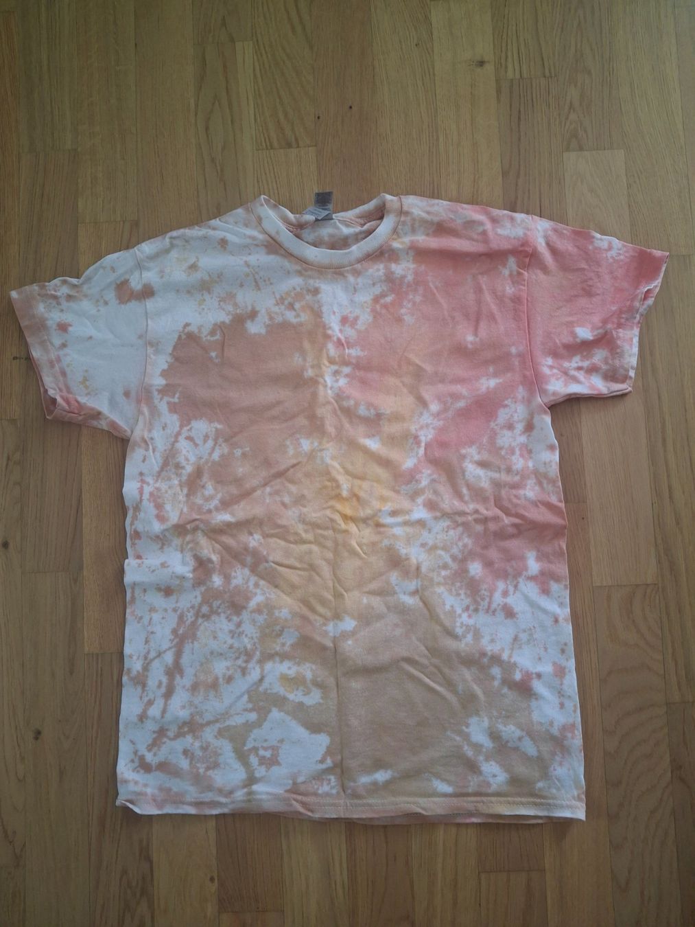 T-shirt: Batik T-Shirt – Nuovo (secondo la descrizione) da Luzern venduto da gab_726g