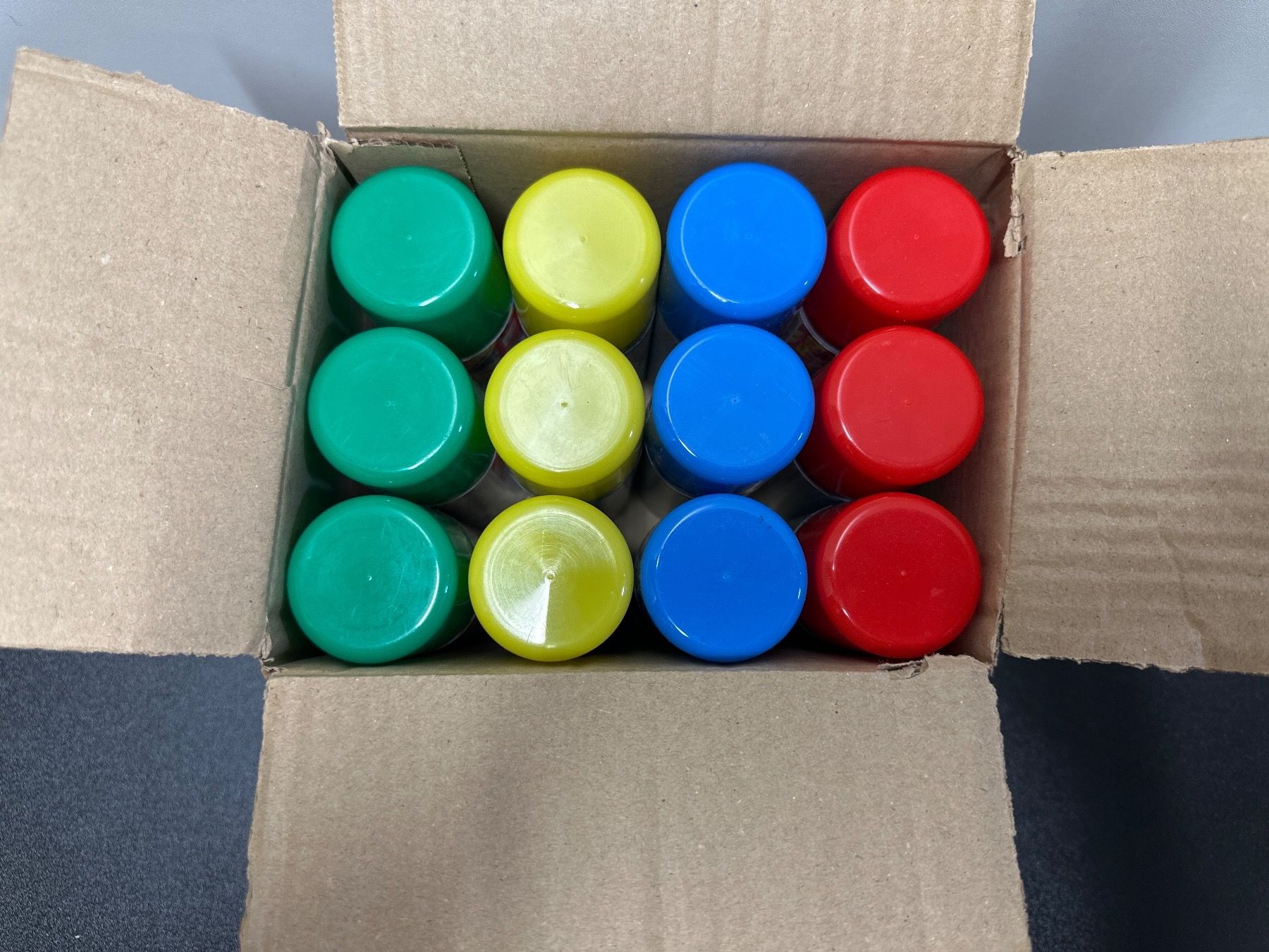 Alle Dekorationen: Neu Restposten Silly String Spray/ Luftschlangenspray (12x) – Neu und originalverpackt aus Inwil von Rzic-Liquidationen 2