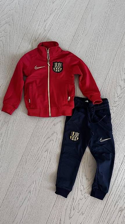 FC Barcelona Scarpe, pantaloni & magliette da ginnastica: FCB Trainer Grösse 104 – Nuovo (secondo la descrizione) da Gockhausen venduto da enanaa