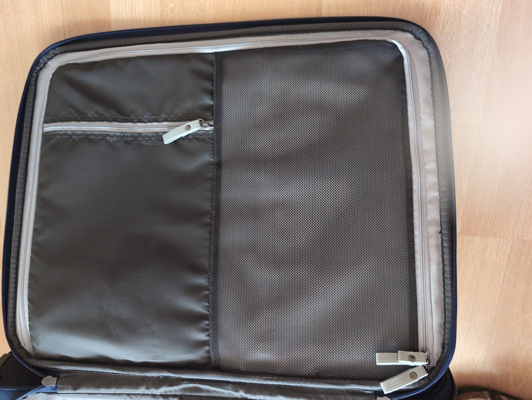 Samsonite Valigie & Borse: Samsonite Suitcase/Trolley, blue, slightly used. – Usato da Glis venduto da livespringly 9