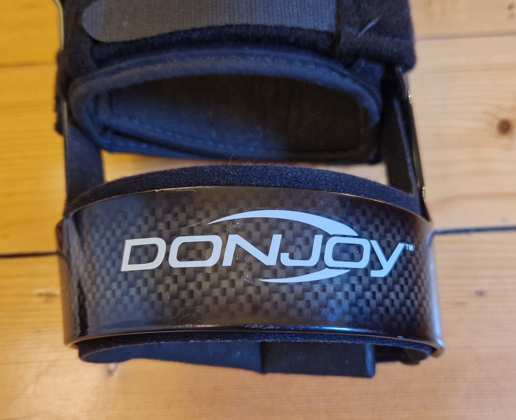 Attrezzature mediche: DONJOY Knieorthese – Usato da Basel venduto da simonslap 1