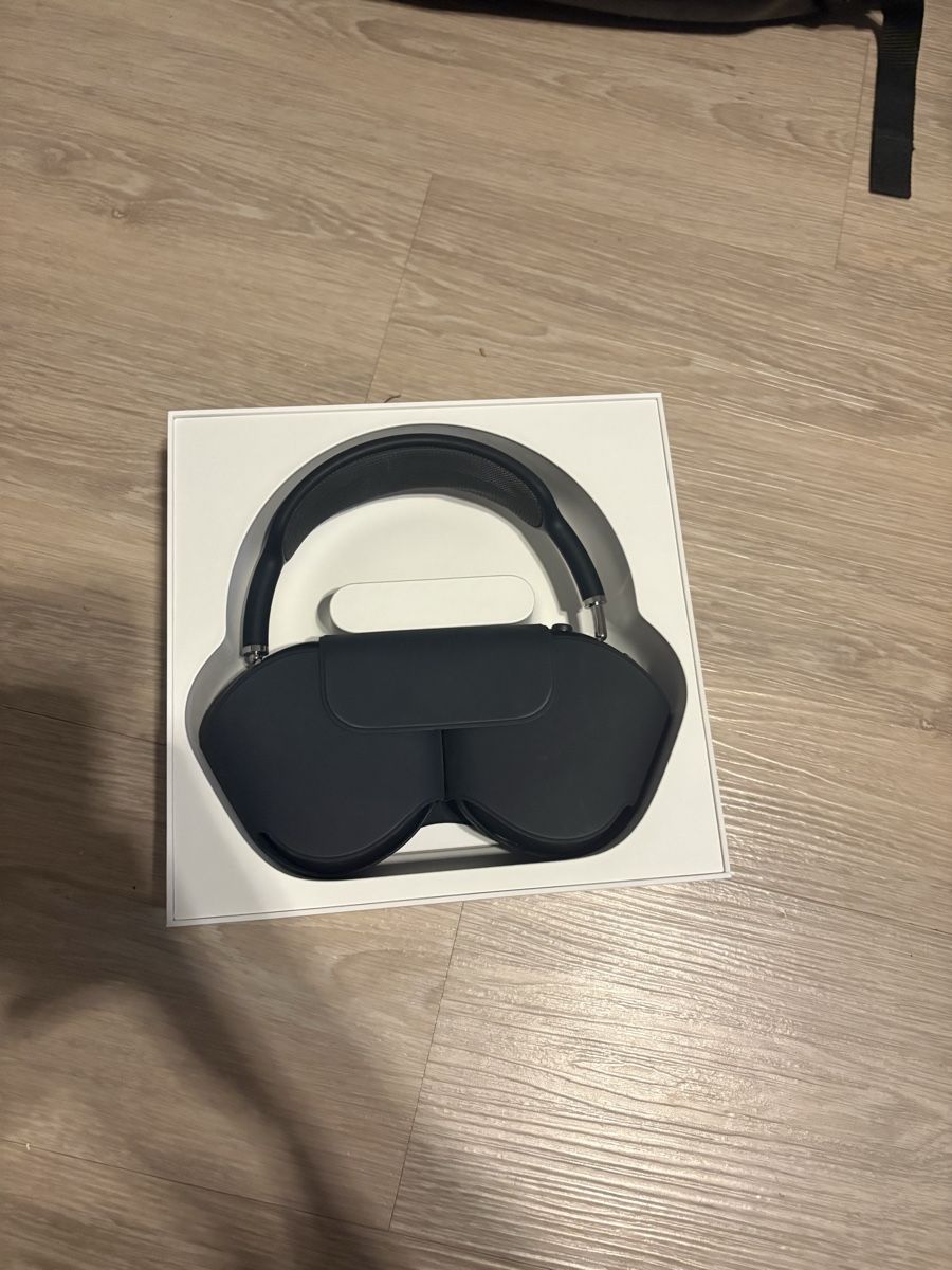 Apple Cuffie: AirPods pro max grey – Nuovo (secondo la descrizione) da Langenthal venduto da flo_sb8k 1