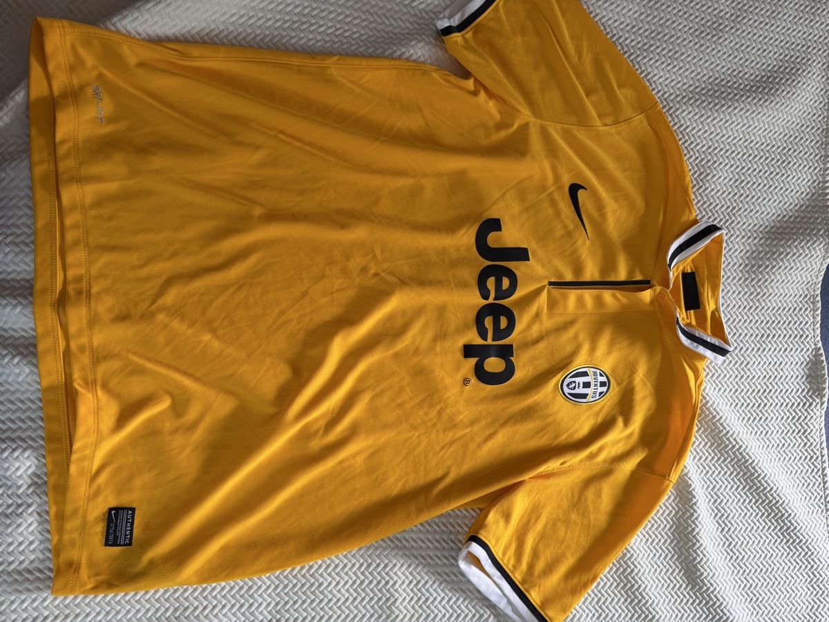Nike Canottiere & Pantaloni: Original Juventus 13/14 away Tevez – Nuovo (secondo la descrizione) da Aarberg venduto da marcoo237