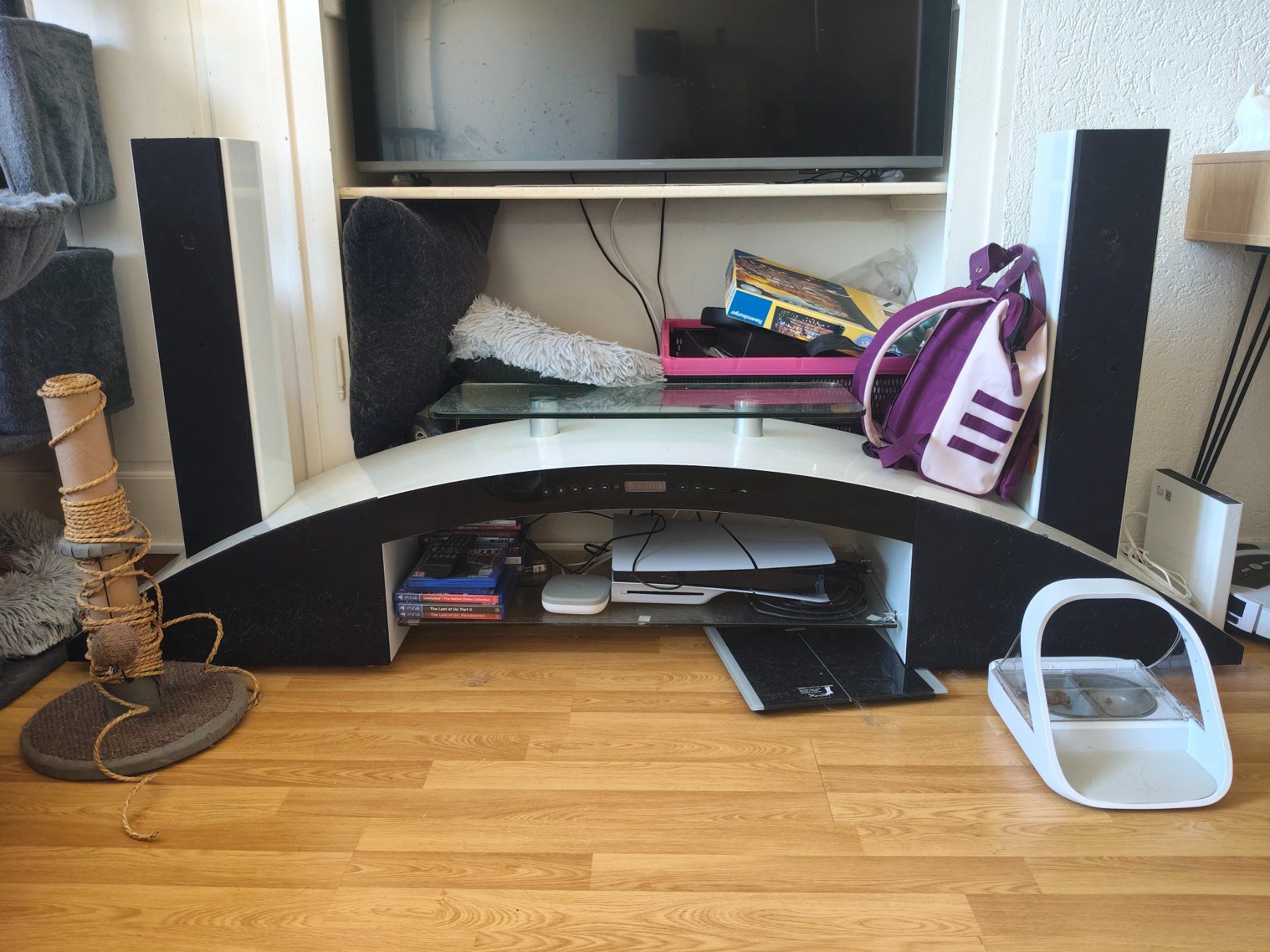 Mobili TV: Meuble TV avec haut parleur – Usato da Prahins venduto da Cynthia.fei