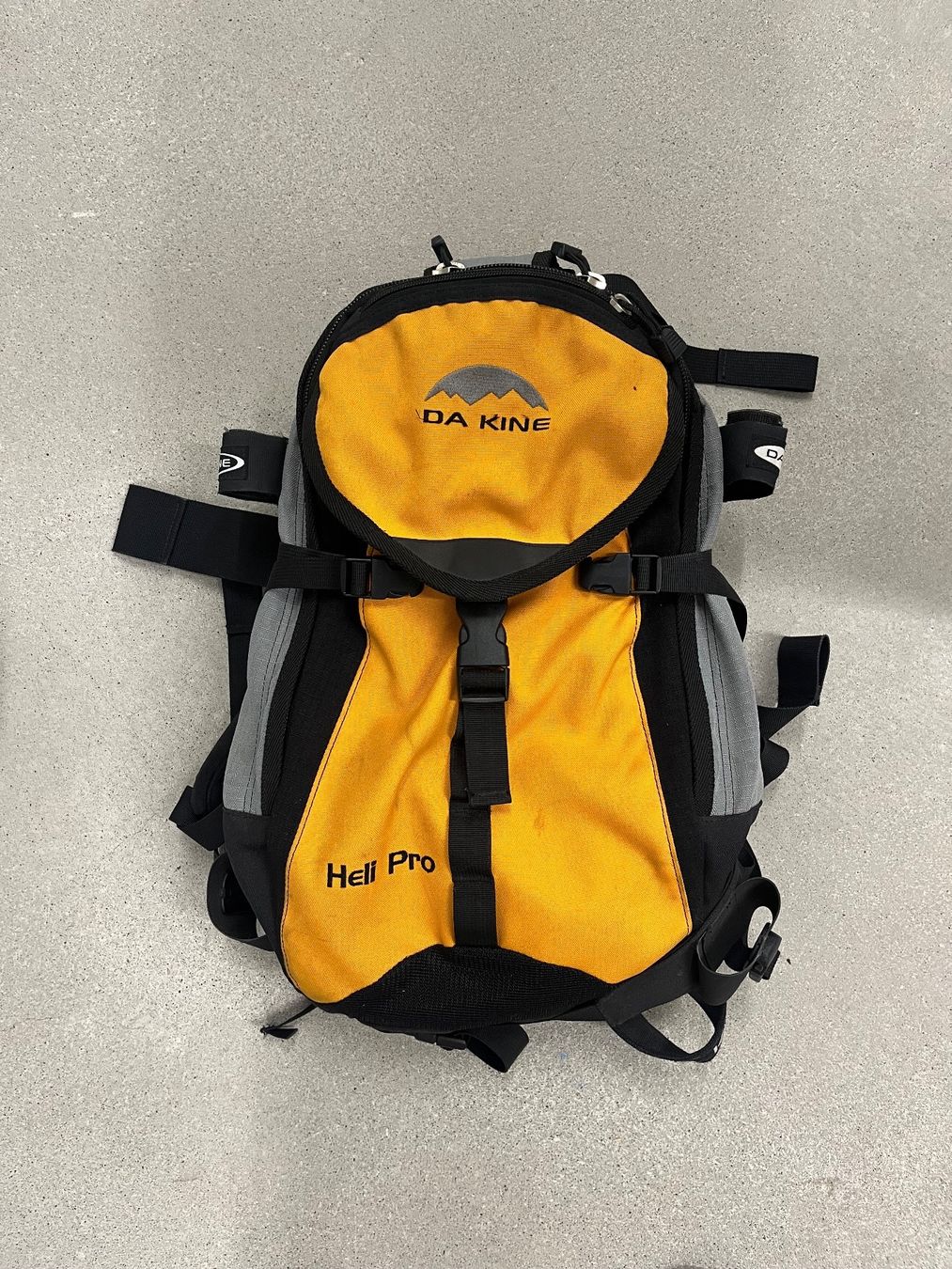 Dakine Rucksäcke: Dakine Heli Pro Backpack Yellow Grey – Gebraucht aus Zürich von