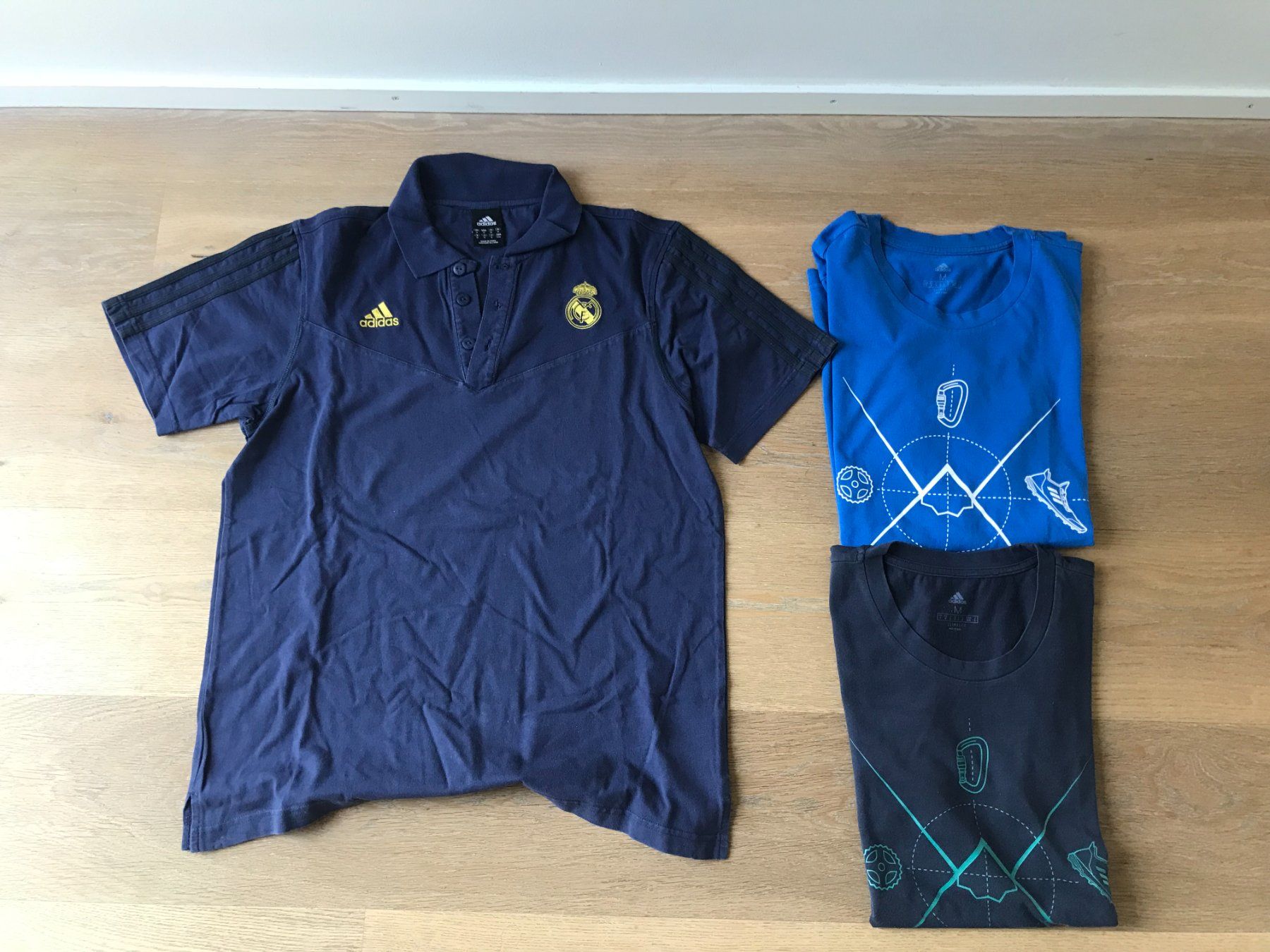 Adidas T-Shirts: Adidas Shirt Set - Grösse M – Gebraucht aus Freienstein von Jessy024