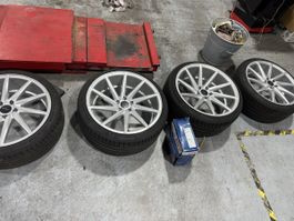 Felgen mit Distanzscheiben 245/35 ZR 20