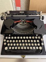Alte Schreibmaschine inklusive Anleitung