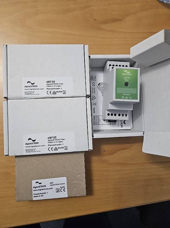DigitalSTROM Sistema di controllo: Digitalstrom dsF20 3 buc (2 Stk. versiegelt)+ Netzteil – Usato da Weinfelden venduto da Mooldy