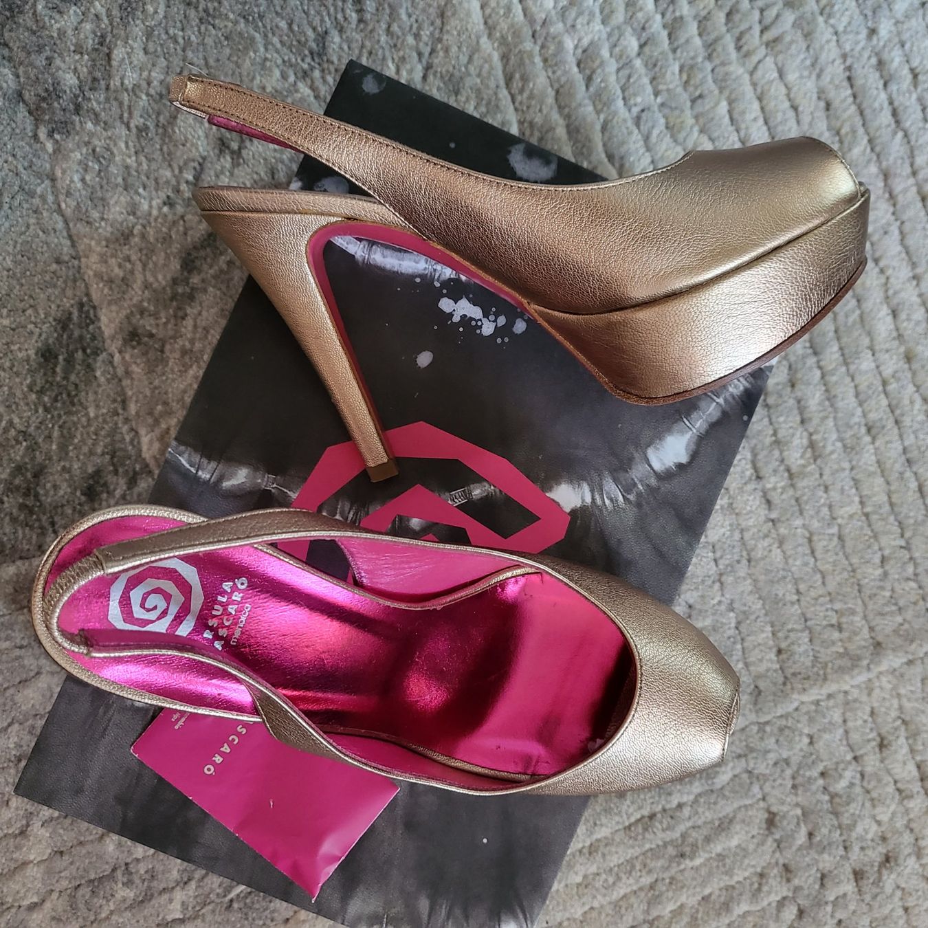 Scarpe da donna: Escarpins Ursula Mascaro  dorés, T38. – Nuovo e nell'imballaggio originale da Neuchâtel venduto da wikit 1