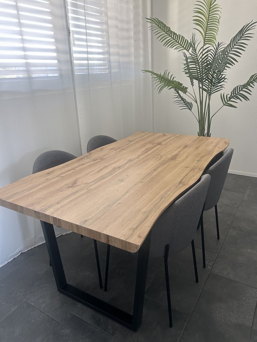 Set de table et chaises: Esstisch mit 4 Stühlen, Holzoptik, neuwertig – Neuf (Voir description) à Aarburg par mel_t6n9