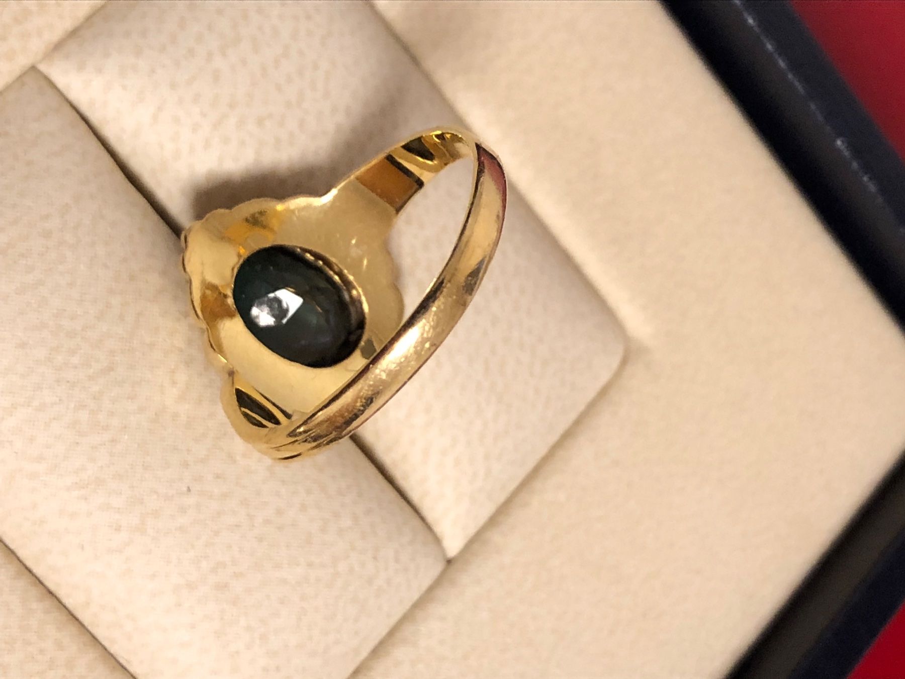 Ringe: Goldring mit grünem Stein – Gebraucht aus Gümmenen von  3