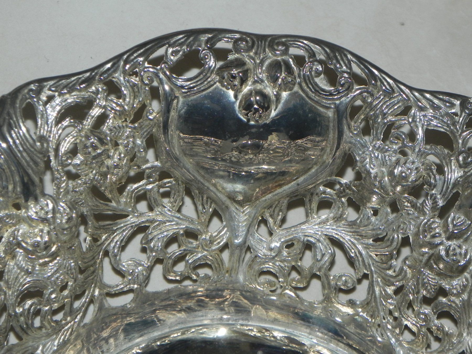 Schalen: Vintage grösse versilberte Schale Rosendesign - durchbrochen – Gebraucht aus Minusio von Lory64 1