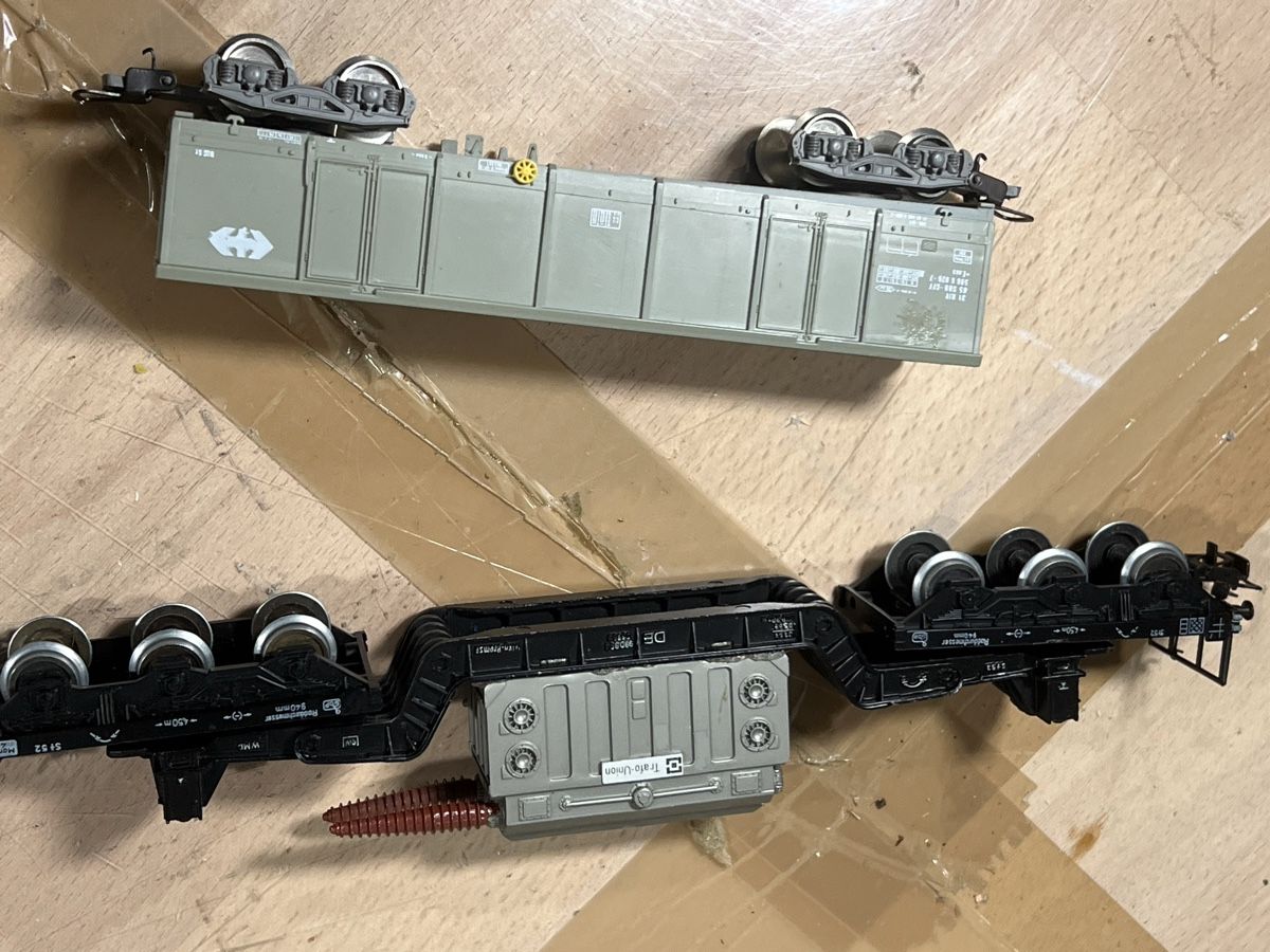 Modellini di ferrovie: Güterwagen – Usato da Dübendorf venduto da Troggy 2