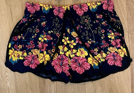 Shorts Blumenmuster, Gr. L - NEU