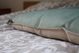 Coussin bicolore - Atelier Pfister