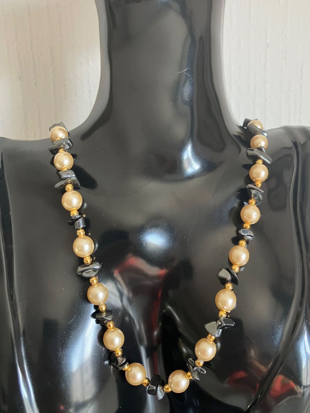 Catenine: Collier vintage Hématite perles dorées – Usato da Peseux venduto da CharmeCommerce
