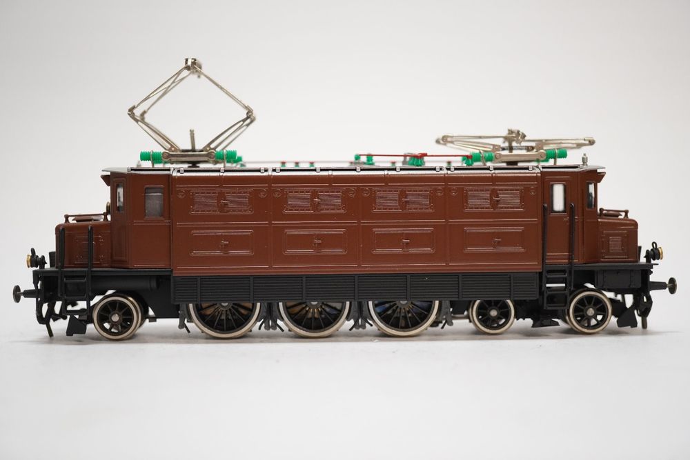 Metropolitan Modelleisenbahnen: 1œ Metrop 722 SBB Ae 3/6 I 10655 braun – Gebraucht aus Uetendorf von tigermuegi 1
