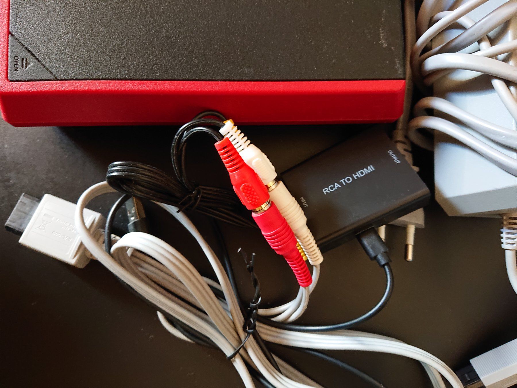 Nintendo Konsolen: Nintendo Wii - Wii Konsole Mini Rot mit Controller und Kabel – Gebraucht aus Liestal von LukiTrade 2