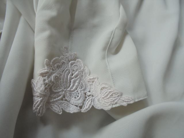 Camicette: Bluse weiss m.Spitzen Gr. 52/54 – Usato da Hinwil venduto da Glasperlen 3