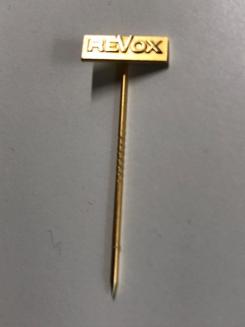 Spille & Fermagli: Goldene Revox - Anstecknadel – Nuovo e nell'imballaggio originale da Bonaduz venduto da Mikebond 2