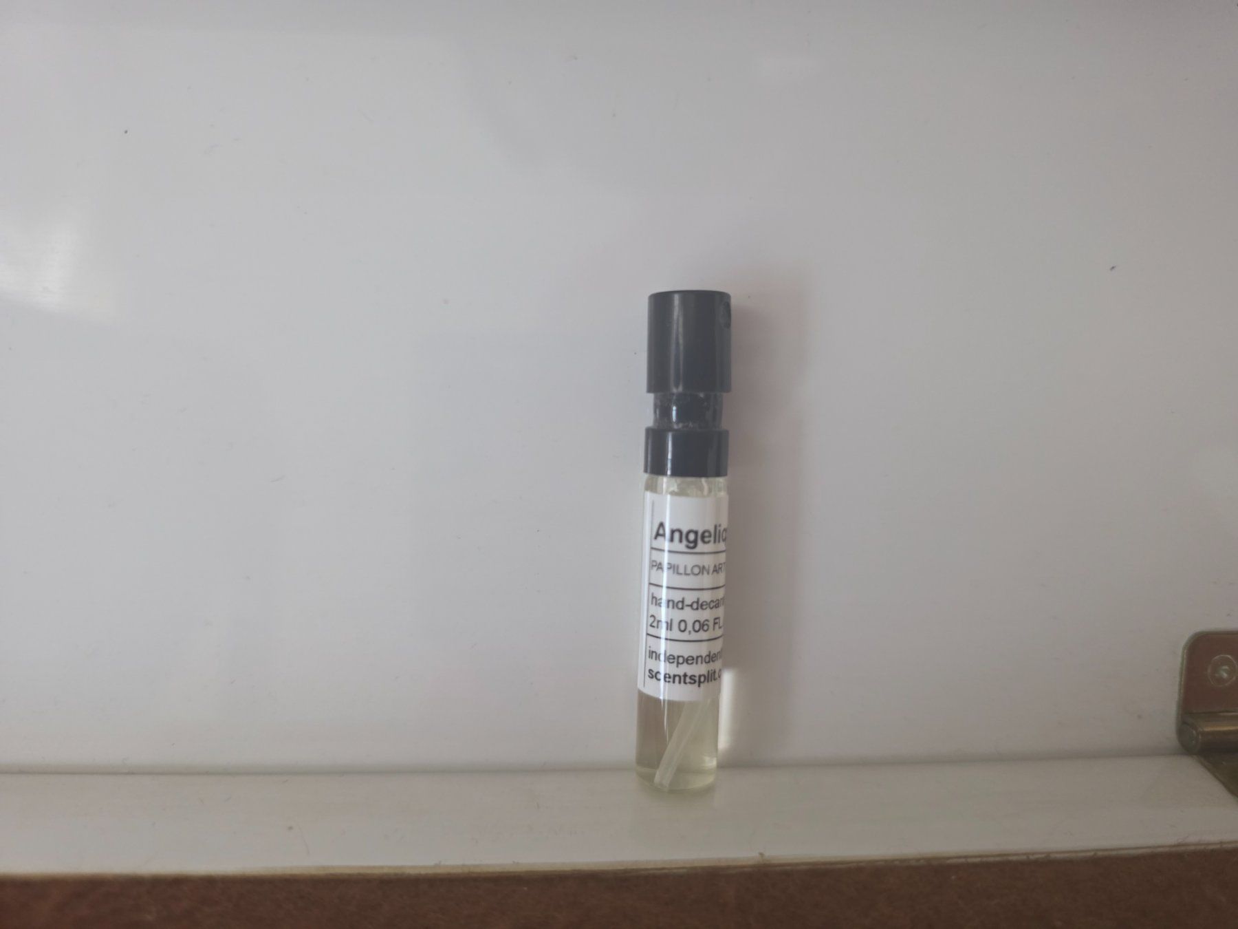 Profumi & Eau de Toilette: Papillon Artisan - Angelique - 2ml – Nuovo e nell'imballaggio originale da Winterthur venduto da FragranceLUXE