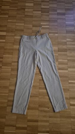 Sommerlich-leichte Stoffhose mit Streifenmuster, Grösse 34