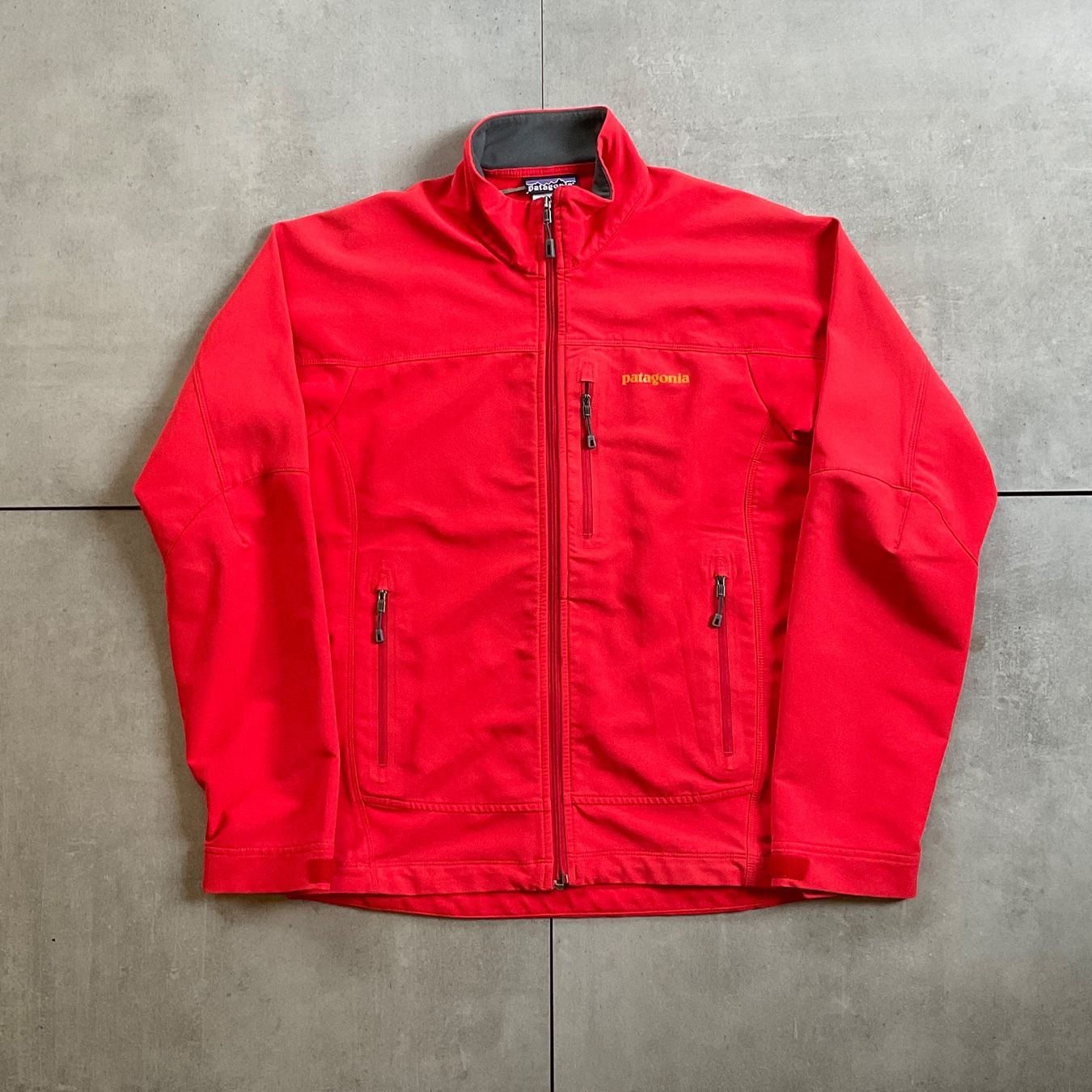 Patagonia Giacche: 2000s Patagonia Vintage Simple Guide Softshell Jacket – Usato da Bern venduto da shoprestoredvintage