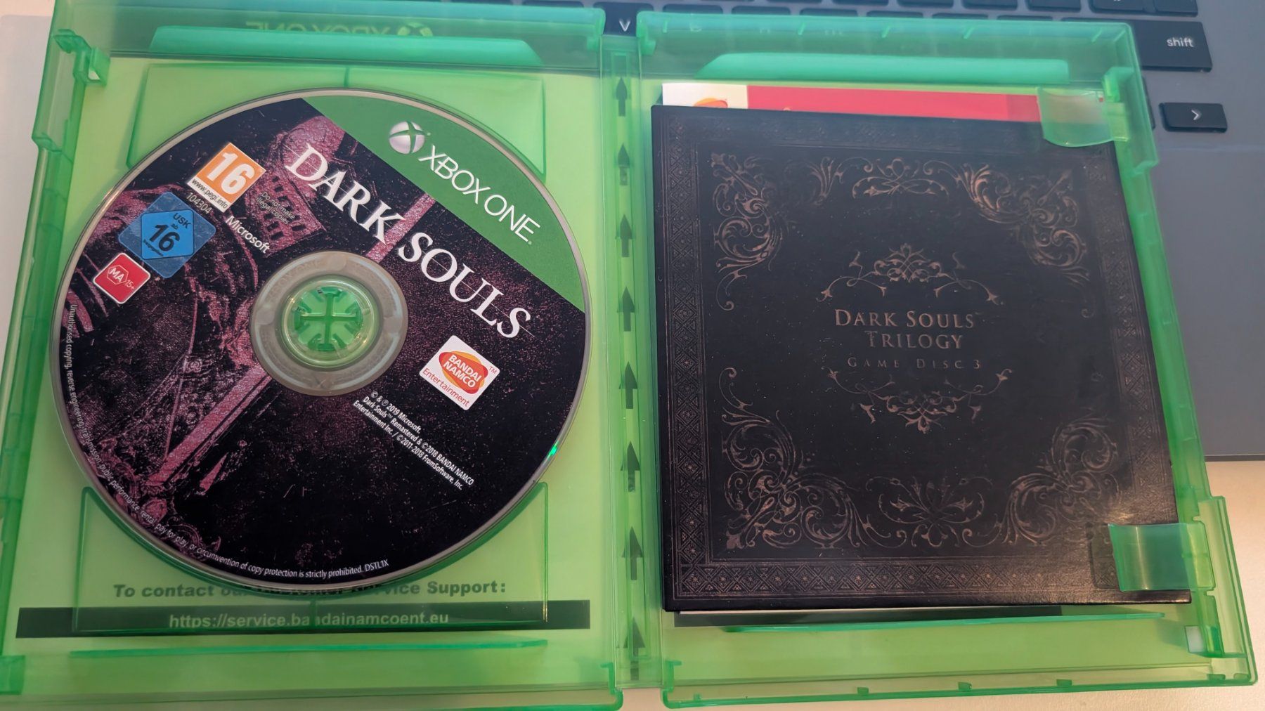 Microsoft Giochi: Dark Souls Trilogy - Xbox One Game – Usato da Hünenberg See venduto da SpecialEditionGaming 1