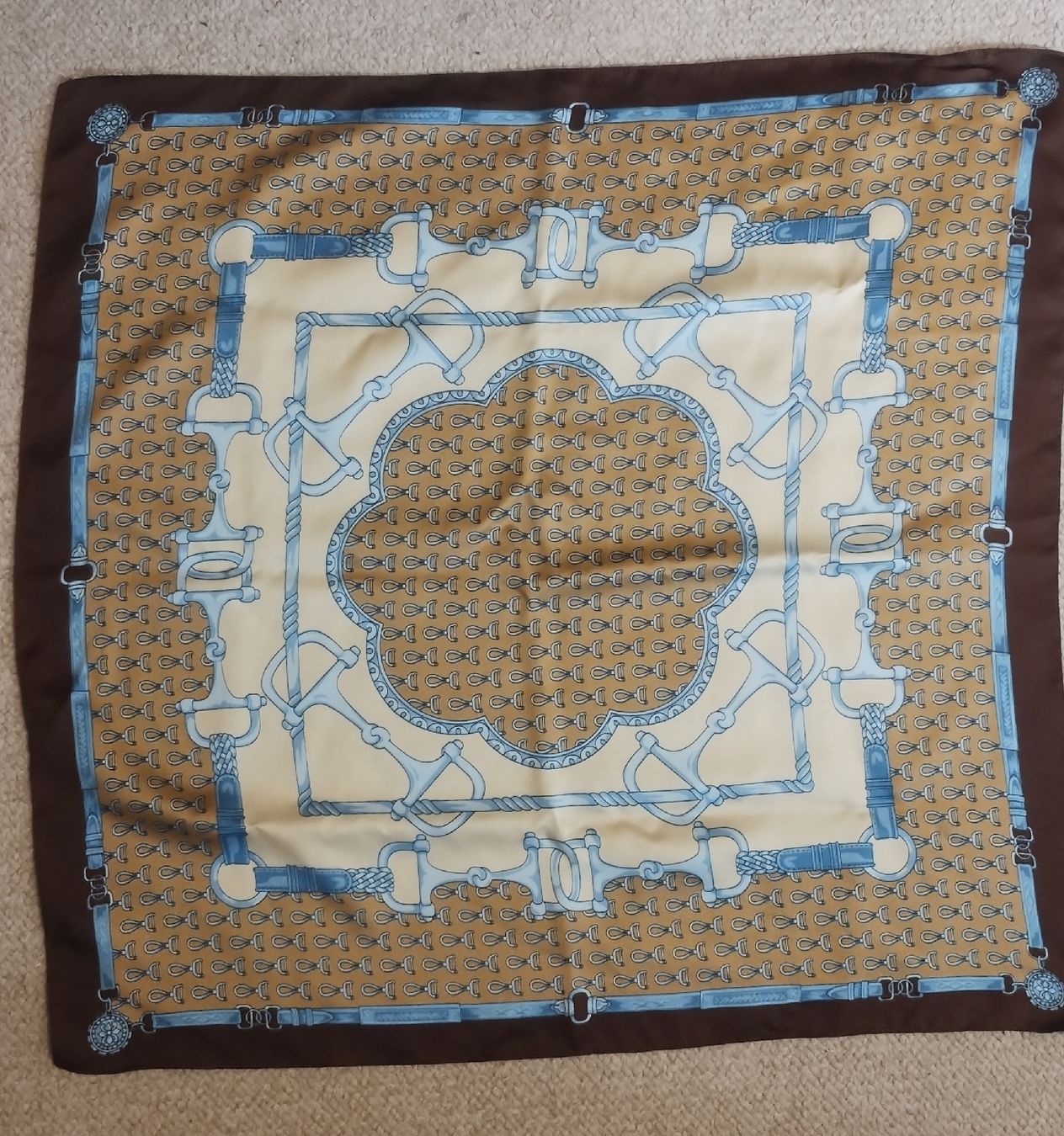 Foulard & Sciarpe: Seiden Tuch- Foulard Top – Usato da Schiers venduto da bak007 1
