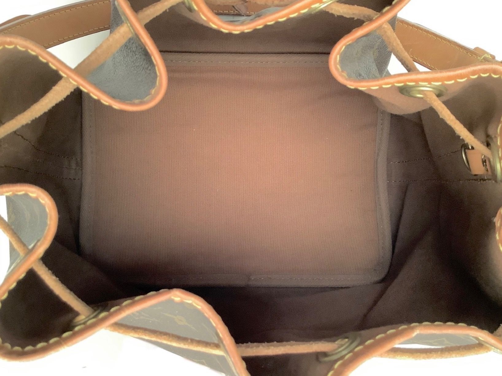 Louis Vuitton Borse da donna: Louis Vuitton Noe Petit Monogram Innen+Aussen Top – Usato da Küsnacht ZH venduto da Vuit-on 4