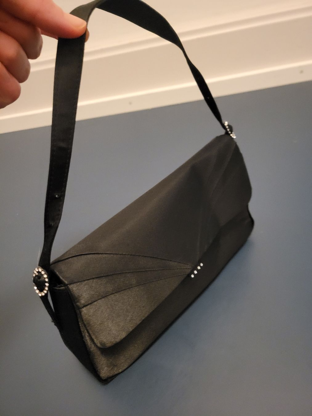 Borse da donna: Handtasche Seide schwarz mit Strass – Usato da zürich venduto da Annettemana 1
