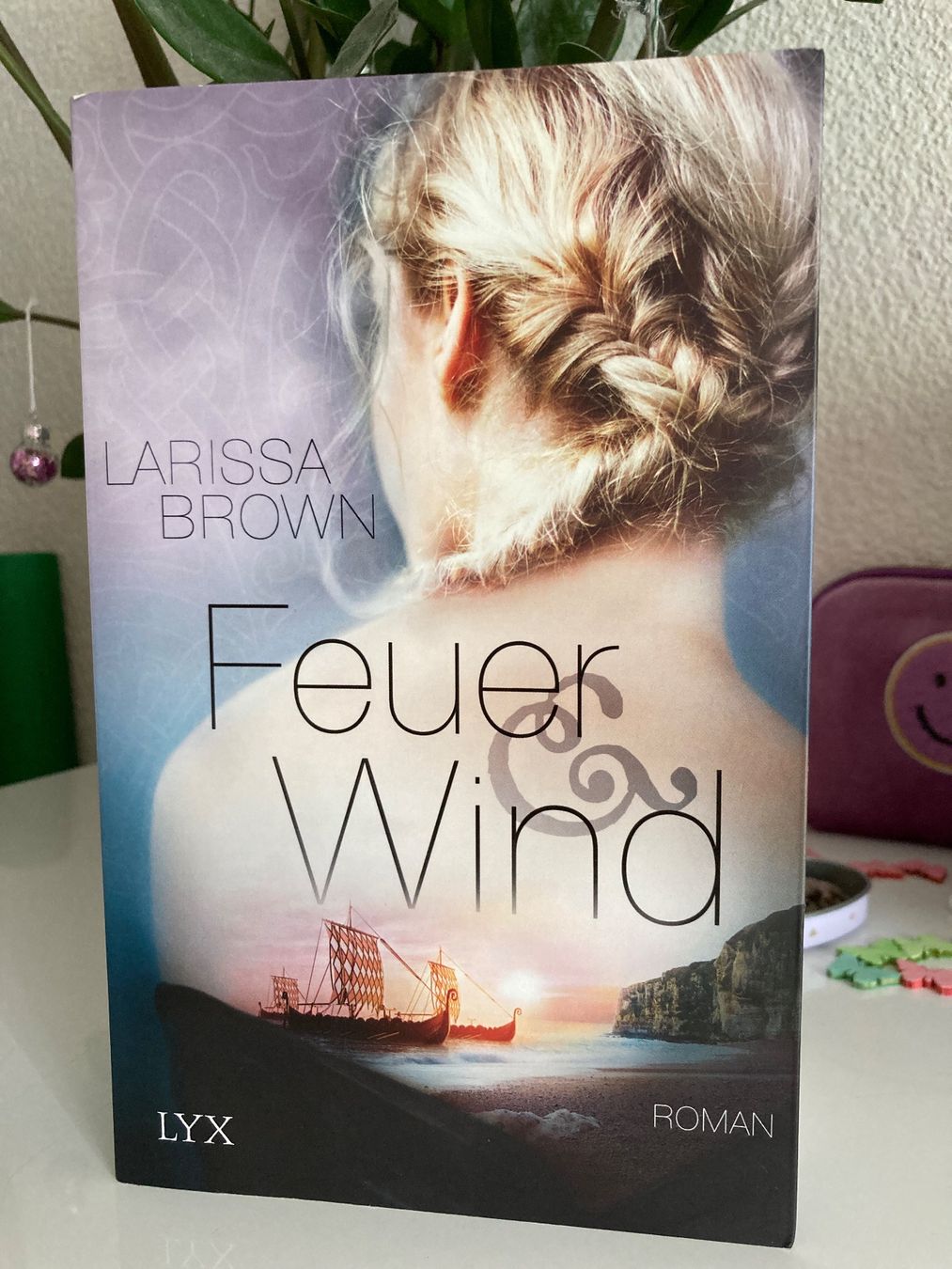 Libri: Feuer und Wind - Larissa Brown NEU – Nuovo (secondo la descrizione) da Frauenfeld venduto da AlphaCentauri_369_