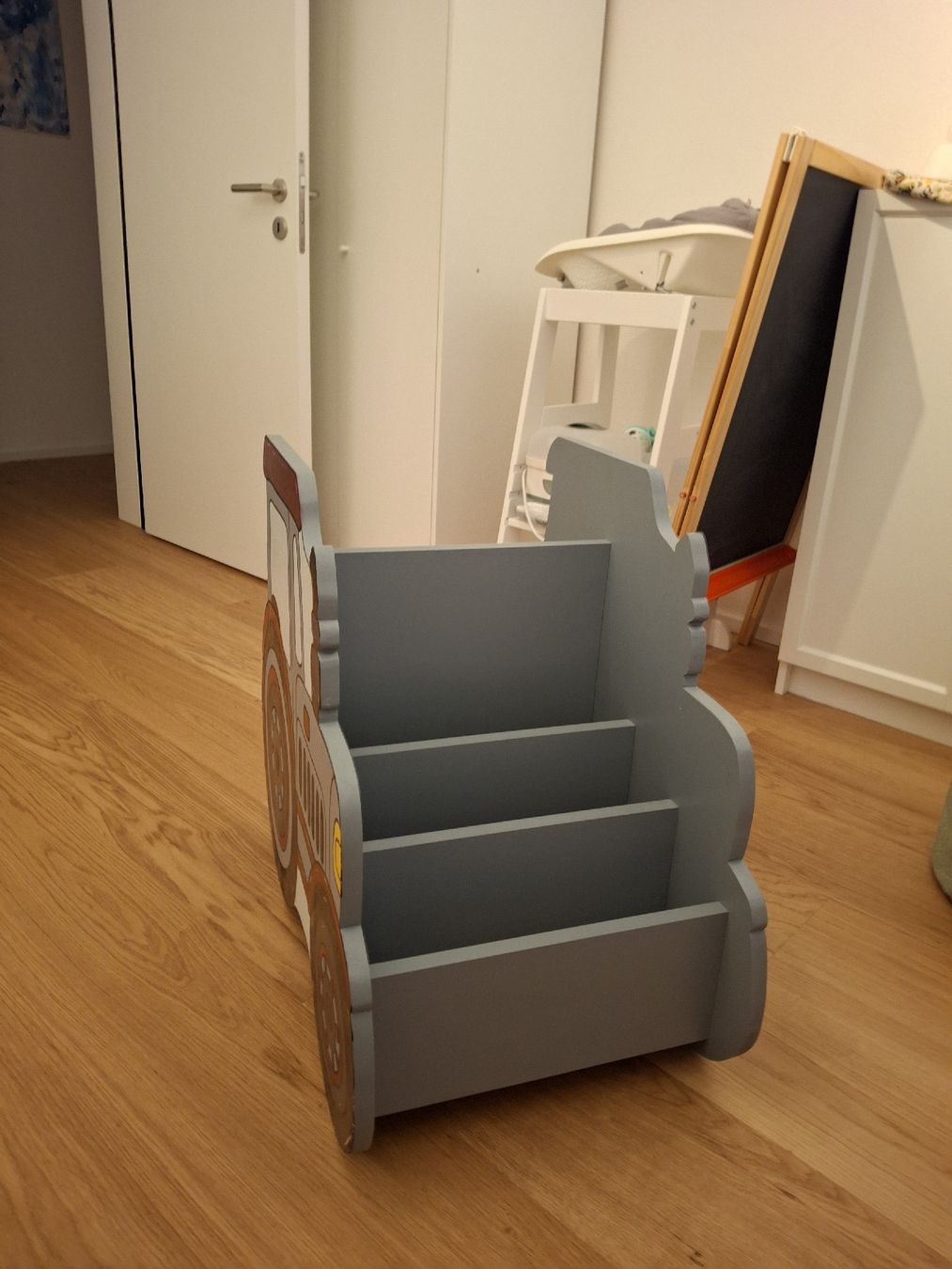 Scaffali: Bücherregal mit sitz "Traktor" einzelanfertigung – Usato da Kradolf venduto da rge_pf7p 1