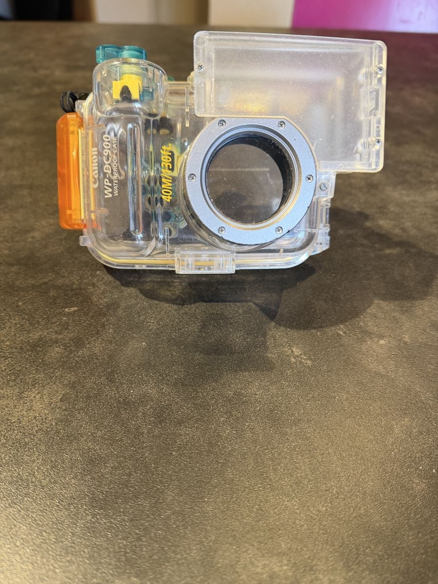 Canon Lampade & Macchine fotografiche: CANON  WP-DC900  WATERPROOF  CASE – Usato da Apples venduto da Gasscret