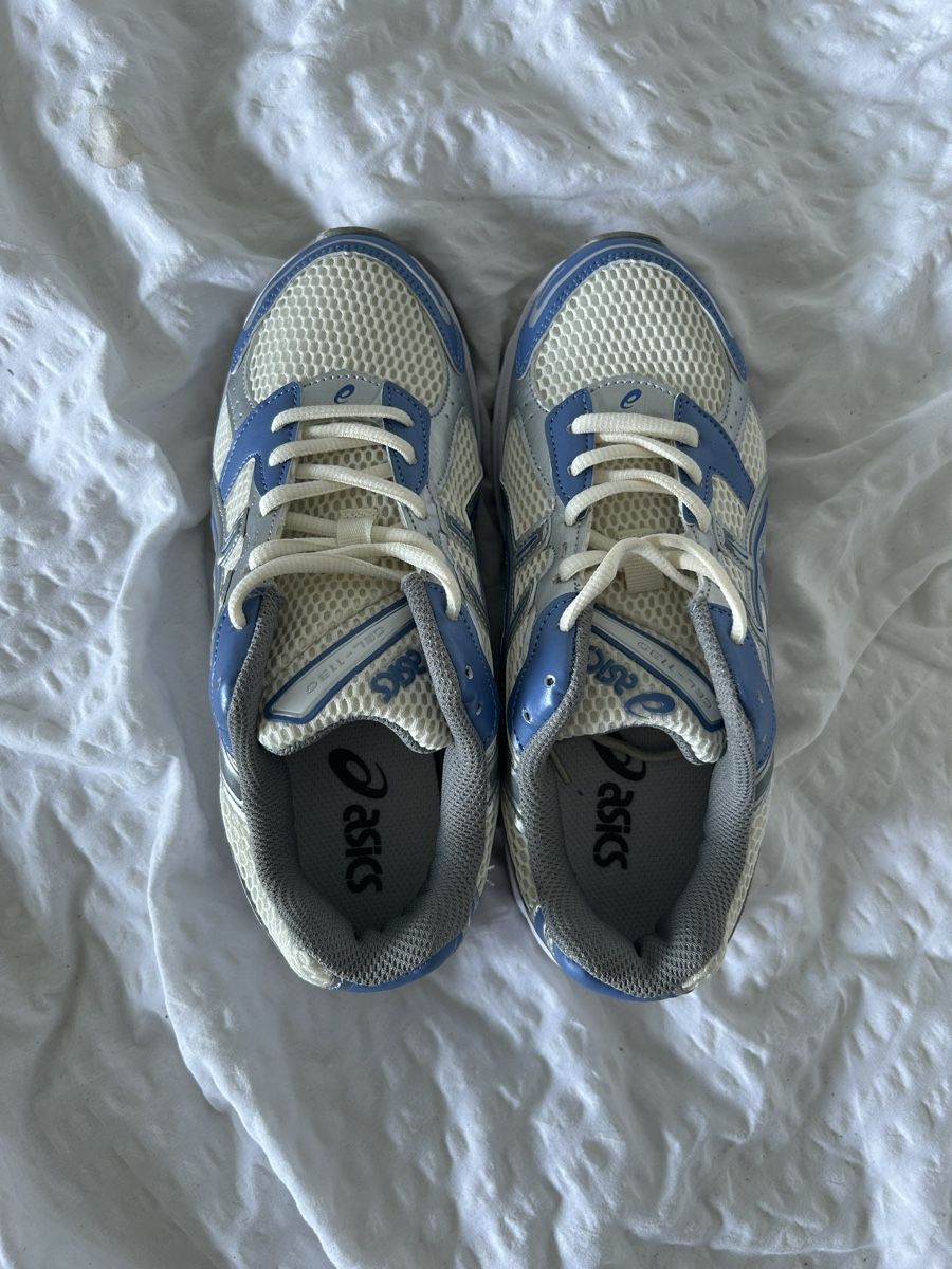 Asics Scarpe da donna: Hellblaue/silberne ASICS Gel-1130 Turnschuhe – Nuovo e nell'imballaggio originale da Wil SG venduto da zoe_wx2s 2