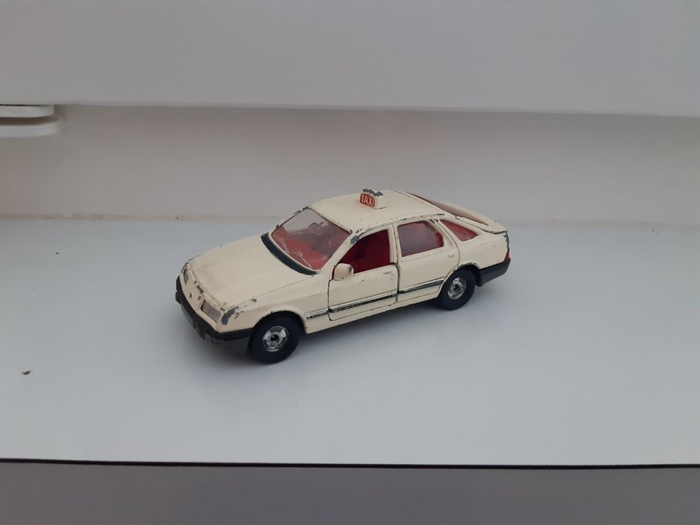 Corgi Ford Sierra 2.3 Ghia V6 Est | UK