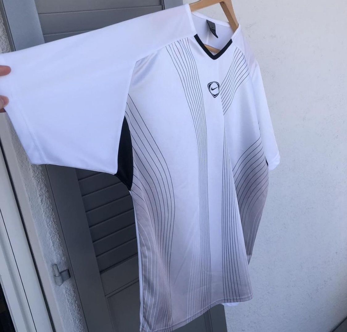 Nike T-shirt: Nike Sportshirt – Usato da Fribourg venduto da ann_l9b7 3