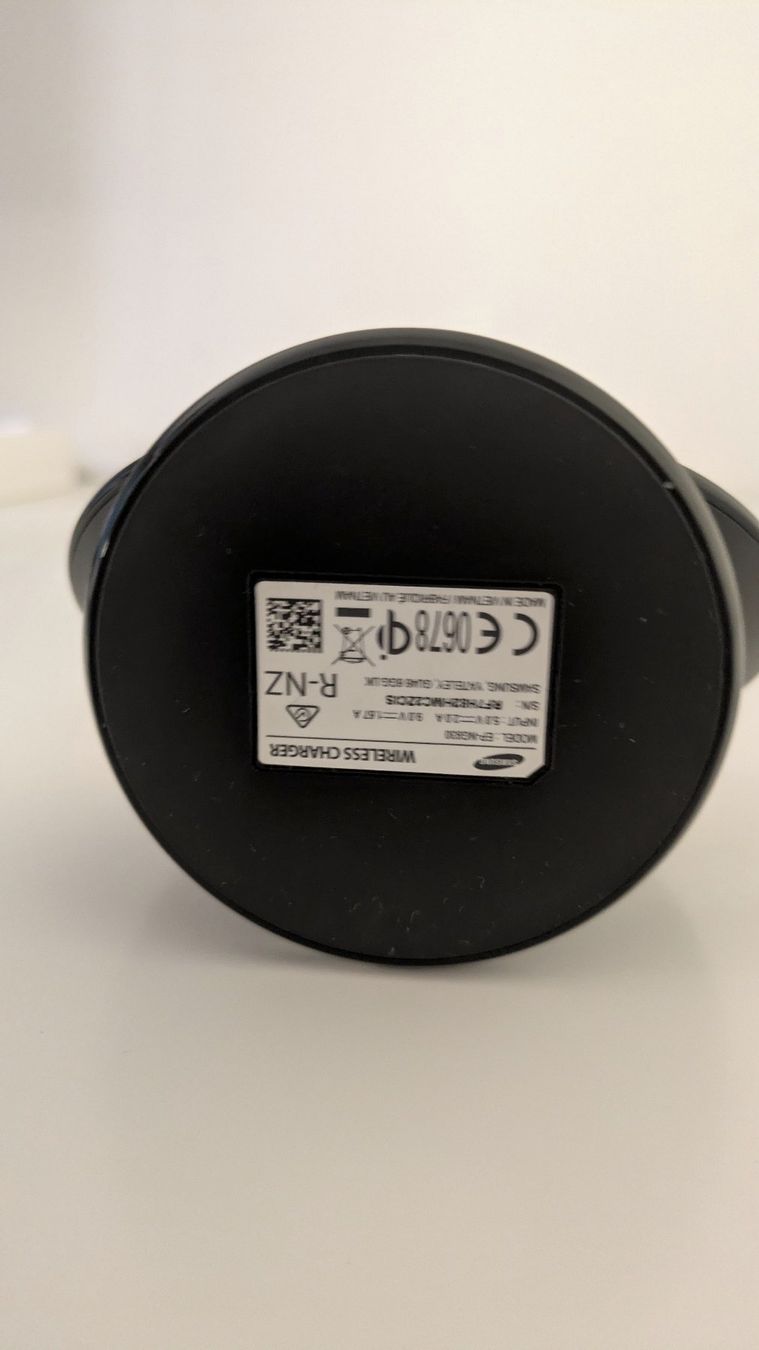 Samsung Caricabatterie: Caricabatterie wireless Samsung nero – Usato da Biasca venduto da TheSeo 4