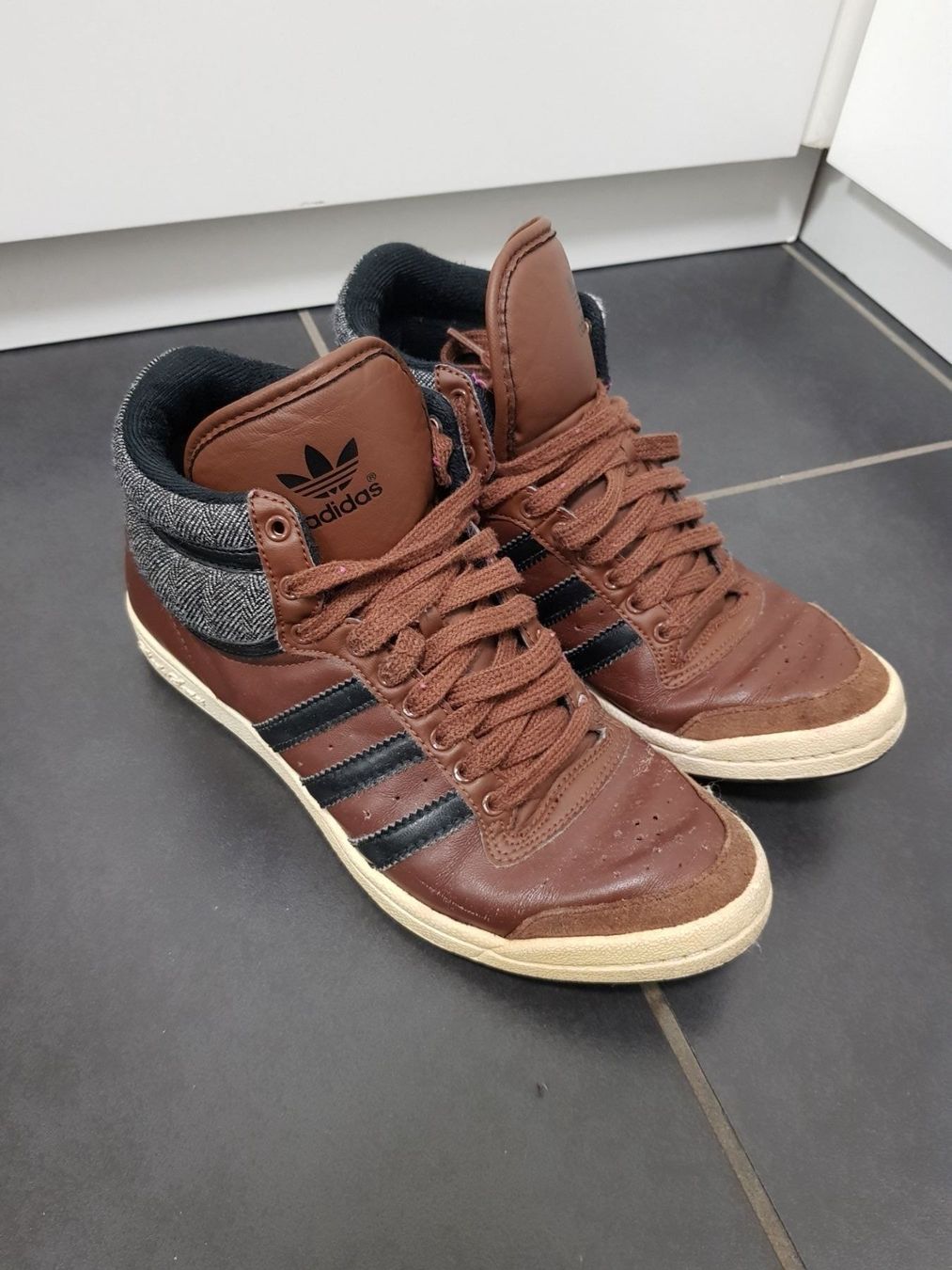 Adidas Chaussures femmes: Adidas Schuhe – D'occasion à Oftringen par