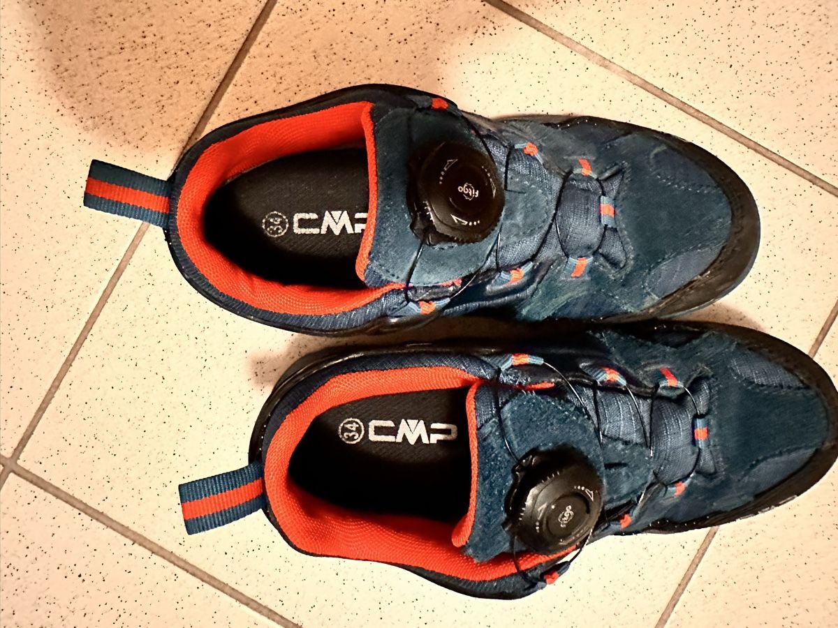 Chaussures garçon: Robuste Wanderschuhe Gr34 – D'occasion à Stäfa par Oster_glocke 1