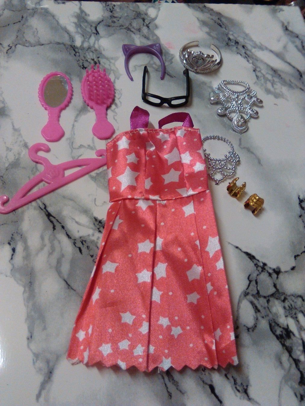 Bambole: BARBIE ROT KLEID MIT ACCESSORIES – Nuovo (secondo la descrizione) da Basel venduto da bijoutrie_4 3