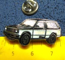 CHEVROLET BLAZER K5 OFF ROAD AUTO PIN ENAMEL VINTAGE
